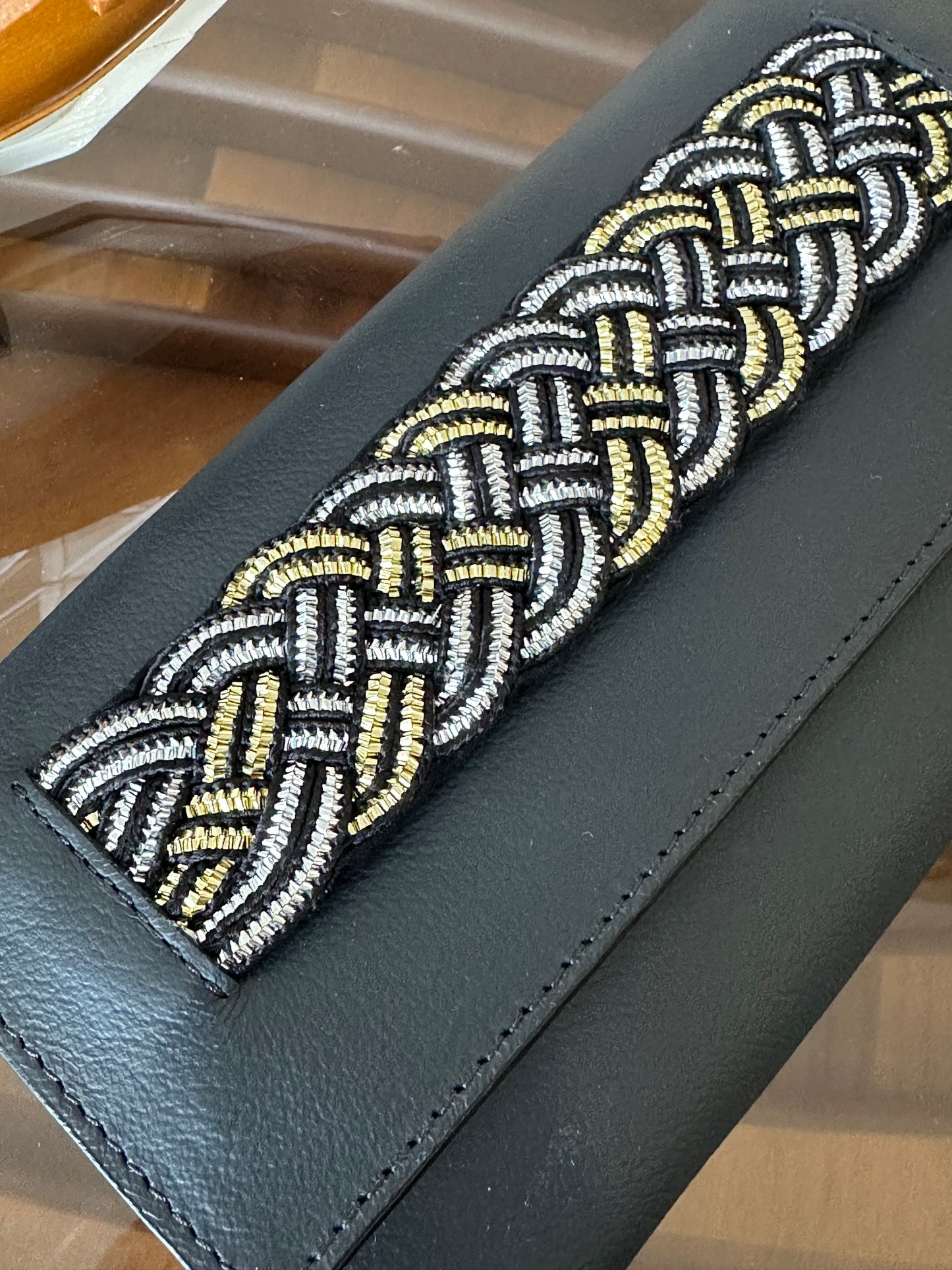 Queen’s Clutch (Gold & Silver)