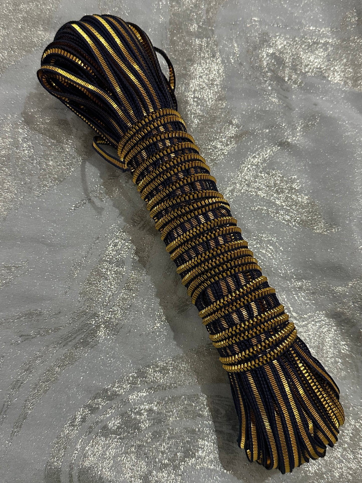 خيوط التلي الصناعي( بالشريط الذهبي)