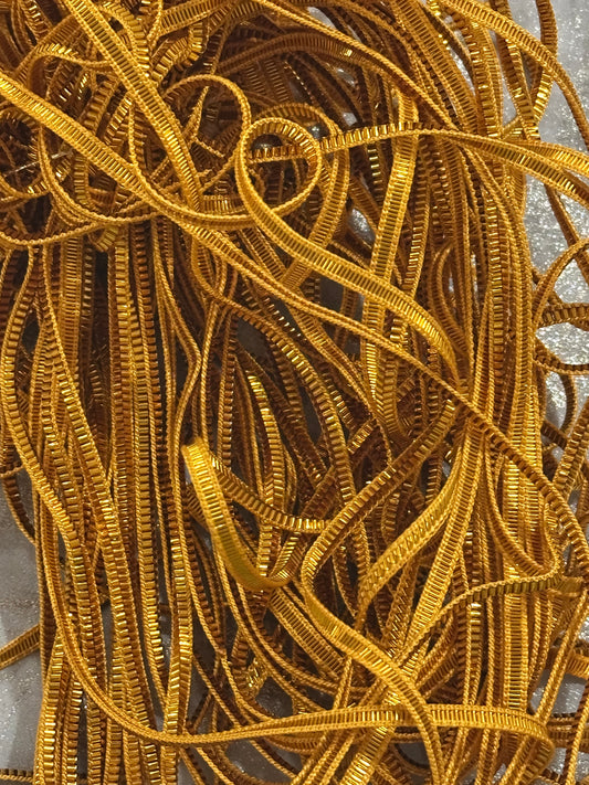 خيوط التلي الصناعي( بالشريط الذهبي)