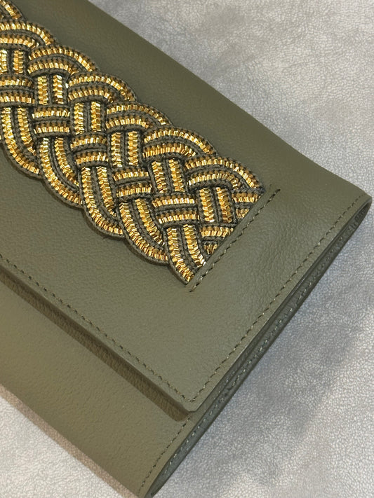 Olive clutch